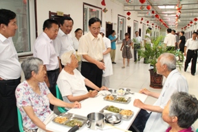 刘润璞会长带领调研组到四平市调研失能老人生活状况